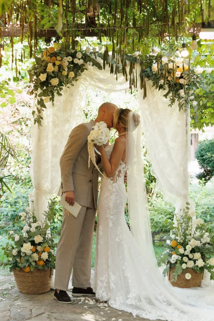 Beautiful wedding ceremony in Italy for foreigners abroad