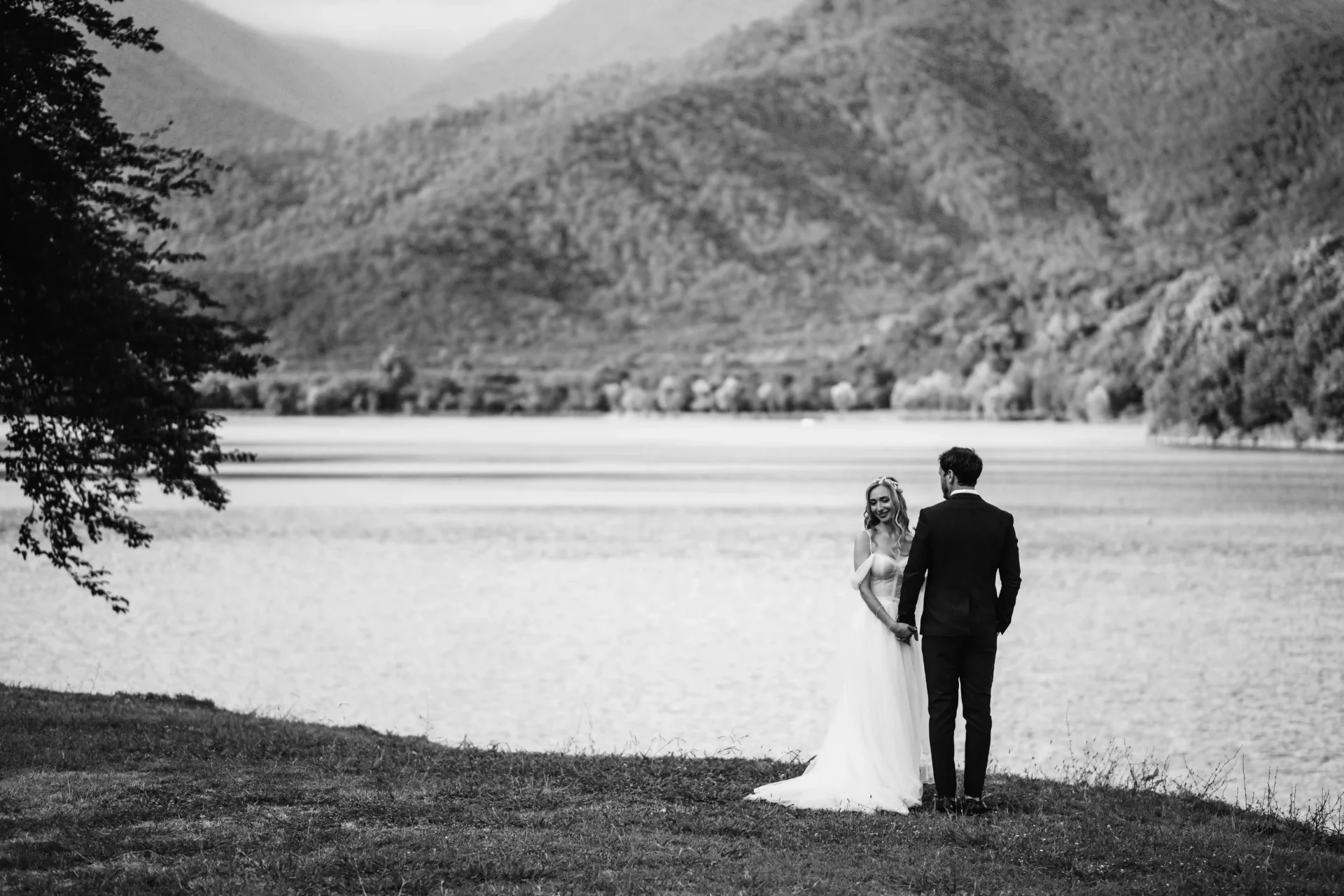 A black-and-white photo shoot at a lake in Georgia