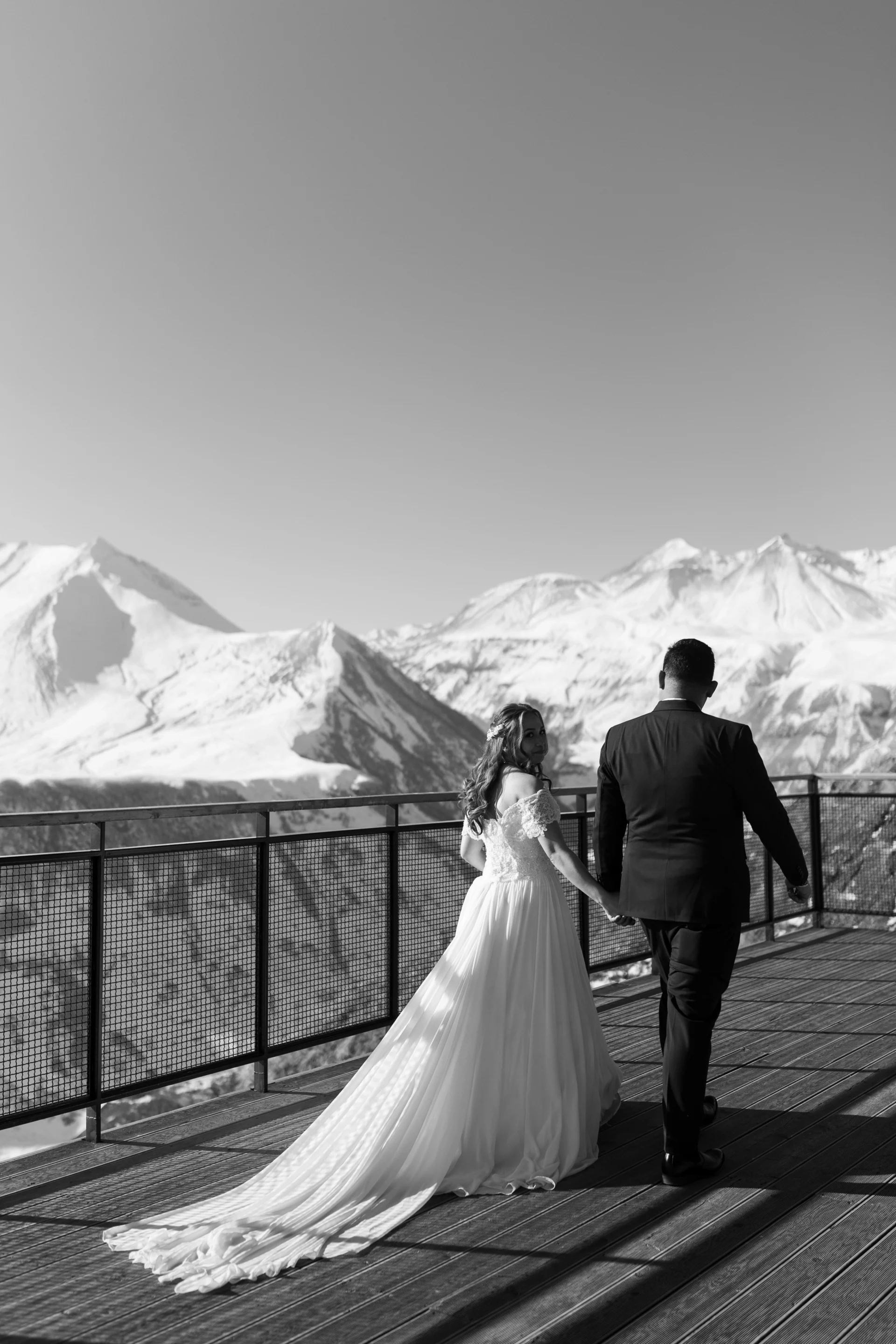 Winter wedding in Georgia in the mountains