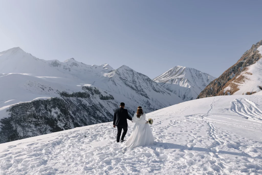 What to wear for a wedding in the mountains in Georgia