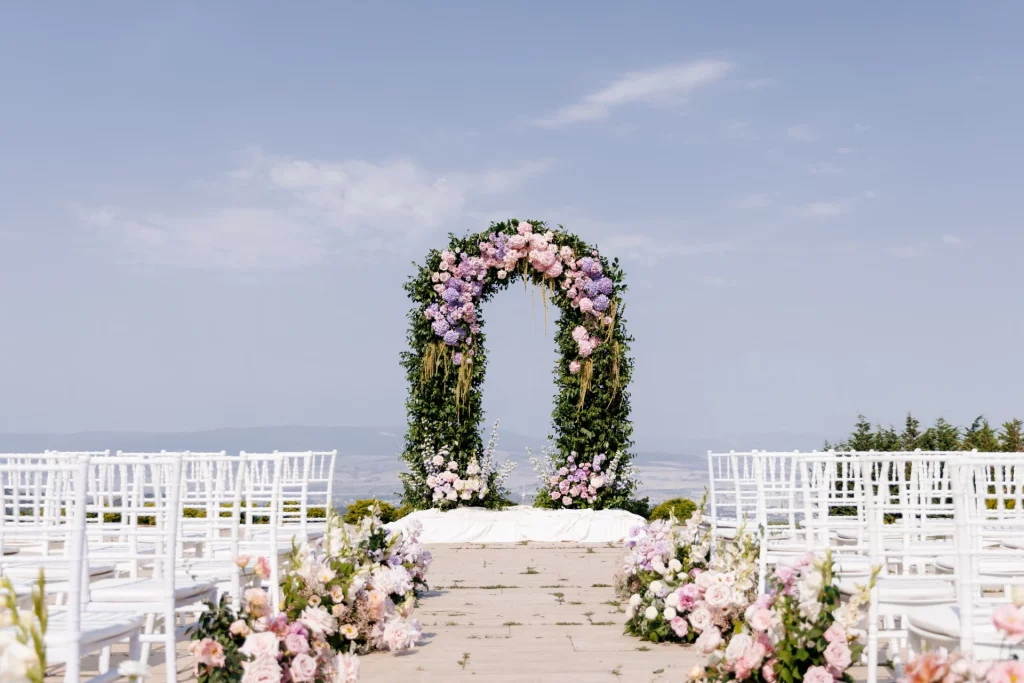 Modern wedding decor for ceremonies in Italy